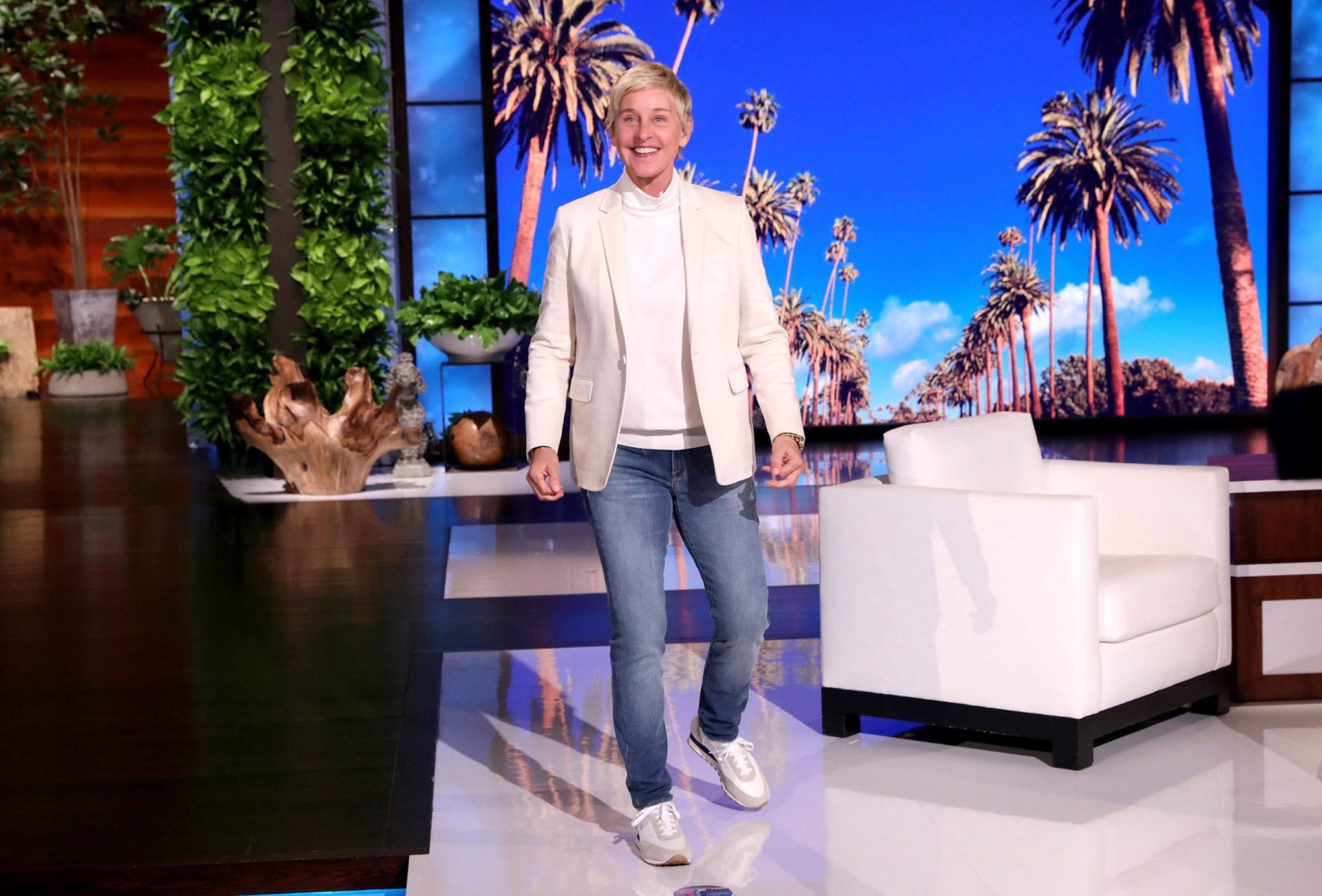 Ellen DeGeneres vai dar “milhões de dólares” aos funcionários do seu programa