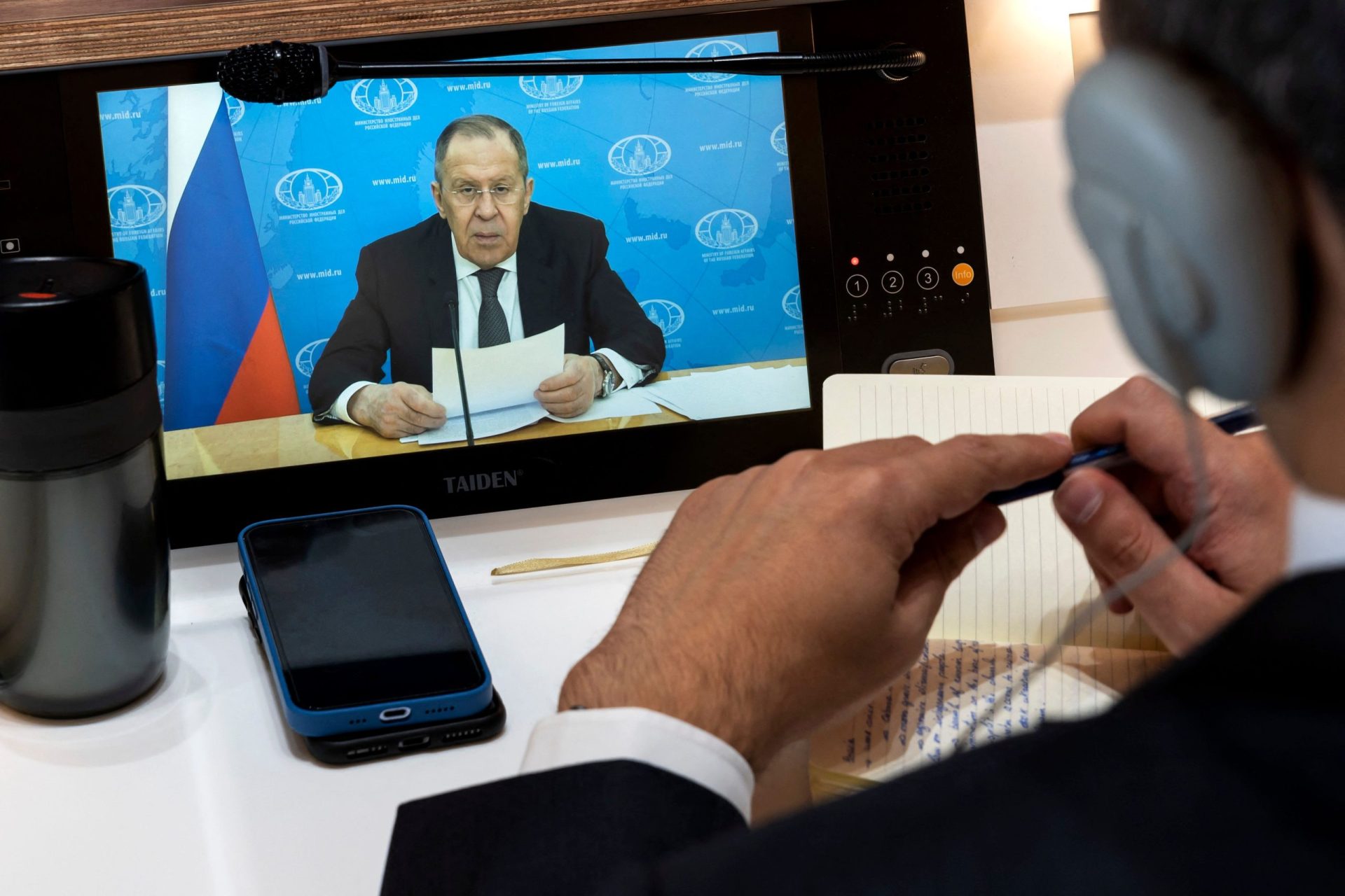 Países boicotam discurso de Lavrov na Conferência de Desarmamento | Vídeo