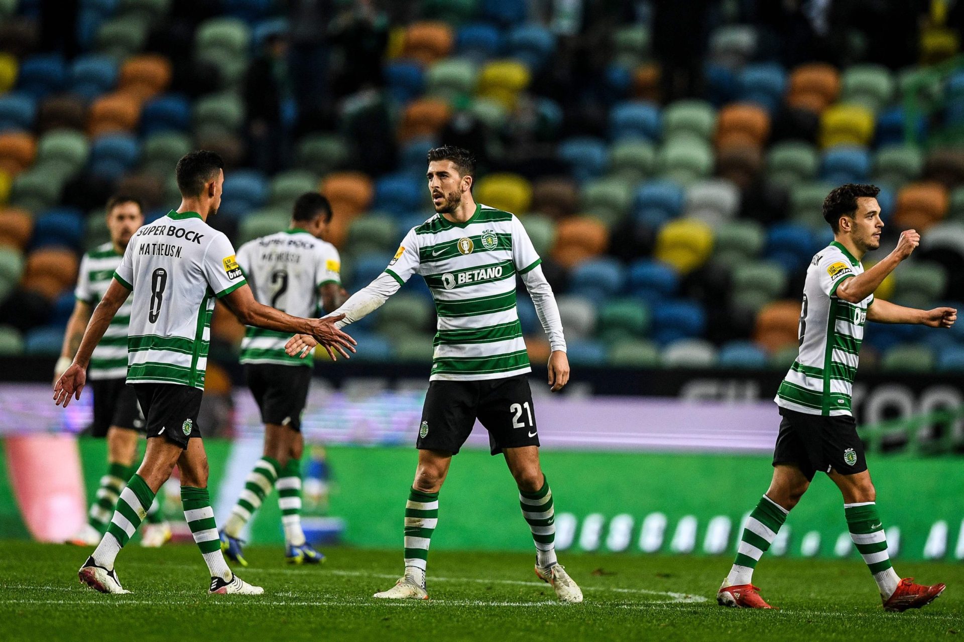 Sporting dá volta ao marcador e vence Vitória de Guimarães por 3-1