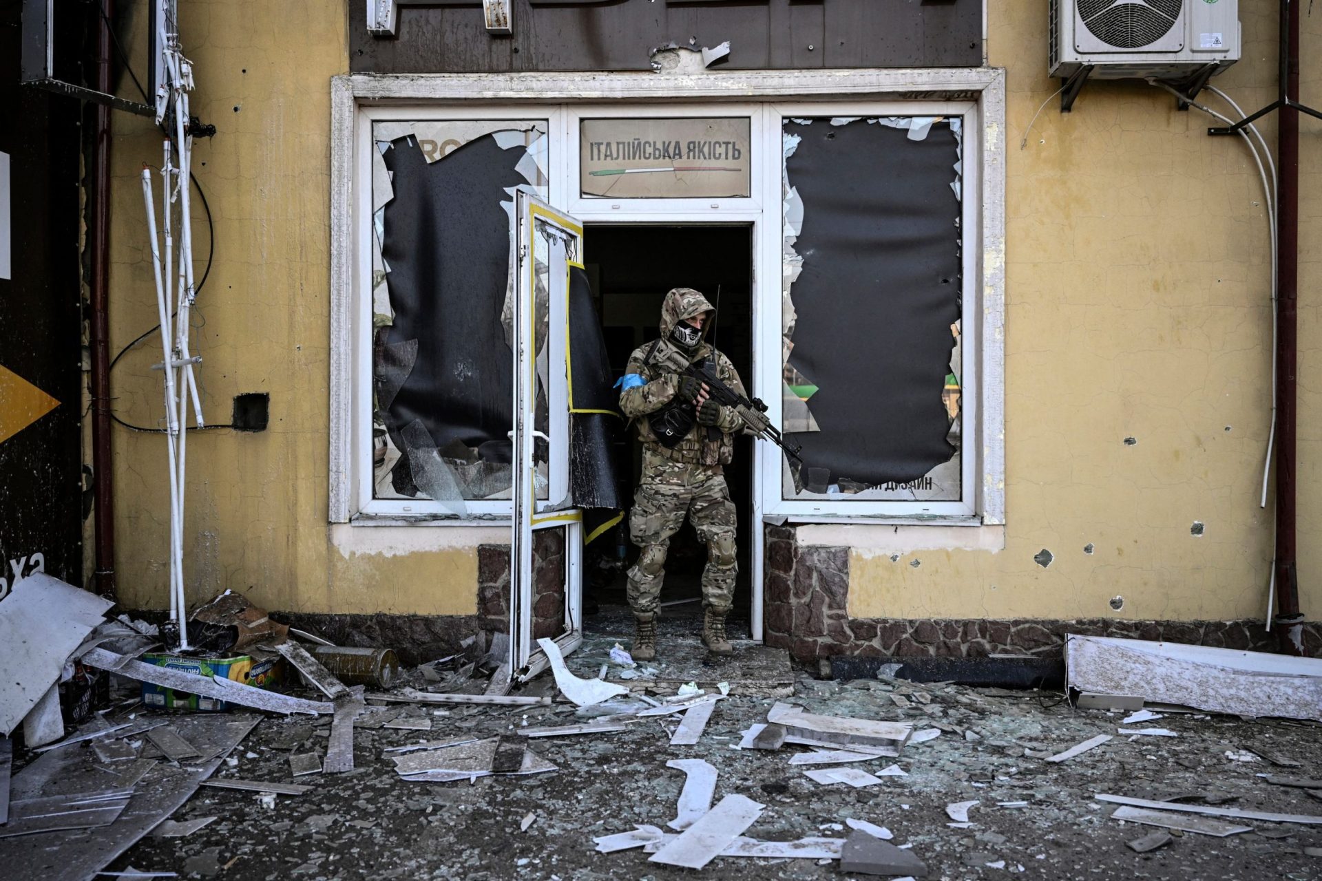 Mariupol denuncia ataque a escola que abrigava mais de 400 pessoas