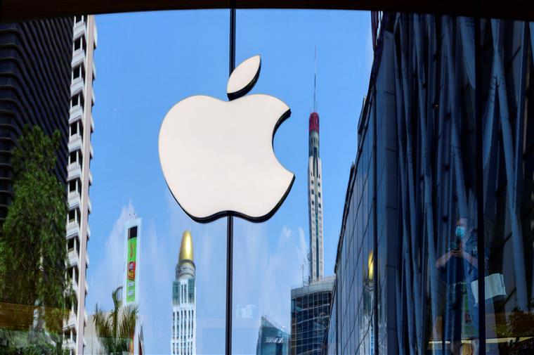 Ex-trabalhador da Apple acusado de defraudar a empresa em nove milhões de euros