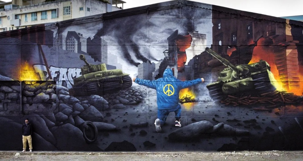 Artista pinta mural em Matosinhos dedicado ao povo ucraniano