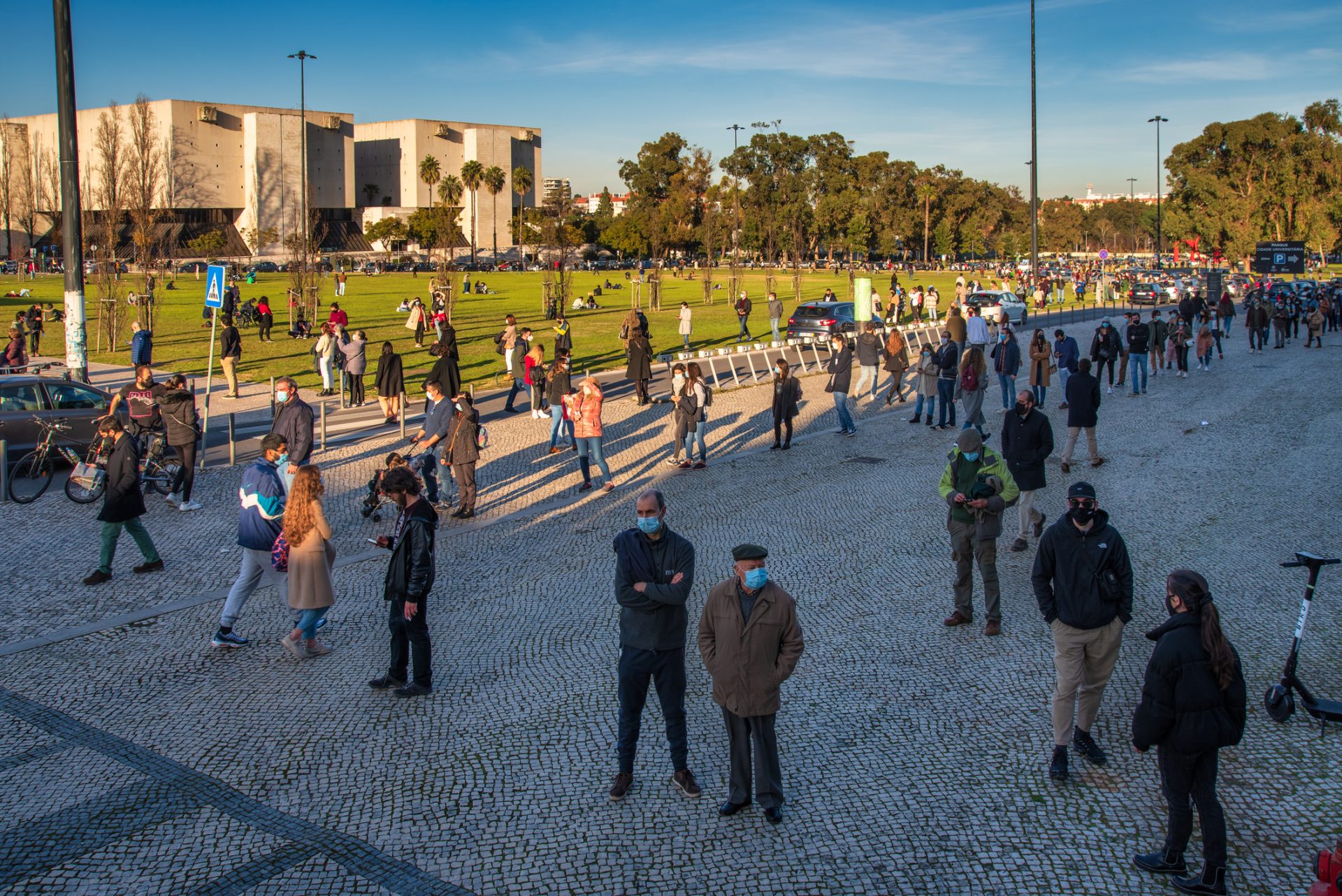 Norte e Centro são as regiões com mais mortes devido à Covid-19. Incidência desce, R(t) sobe ligeiramente
