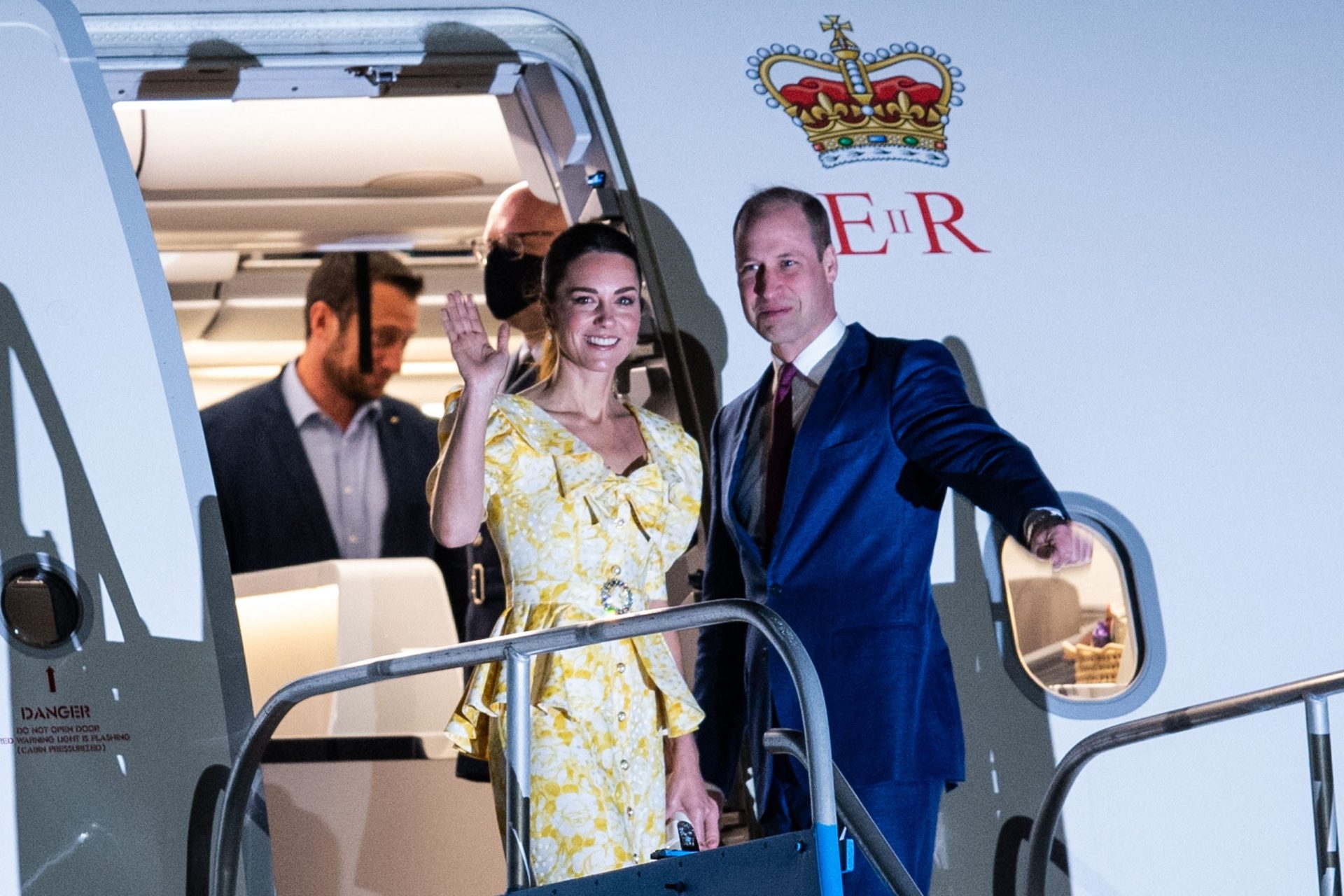 Príncipe William e Kate Middleton regressam a casa