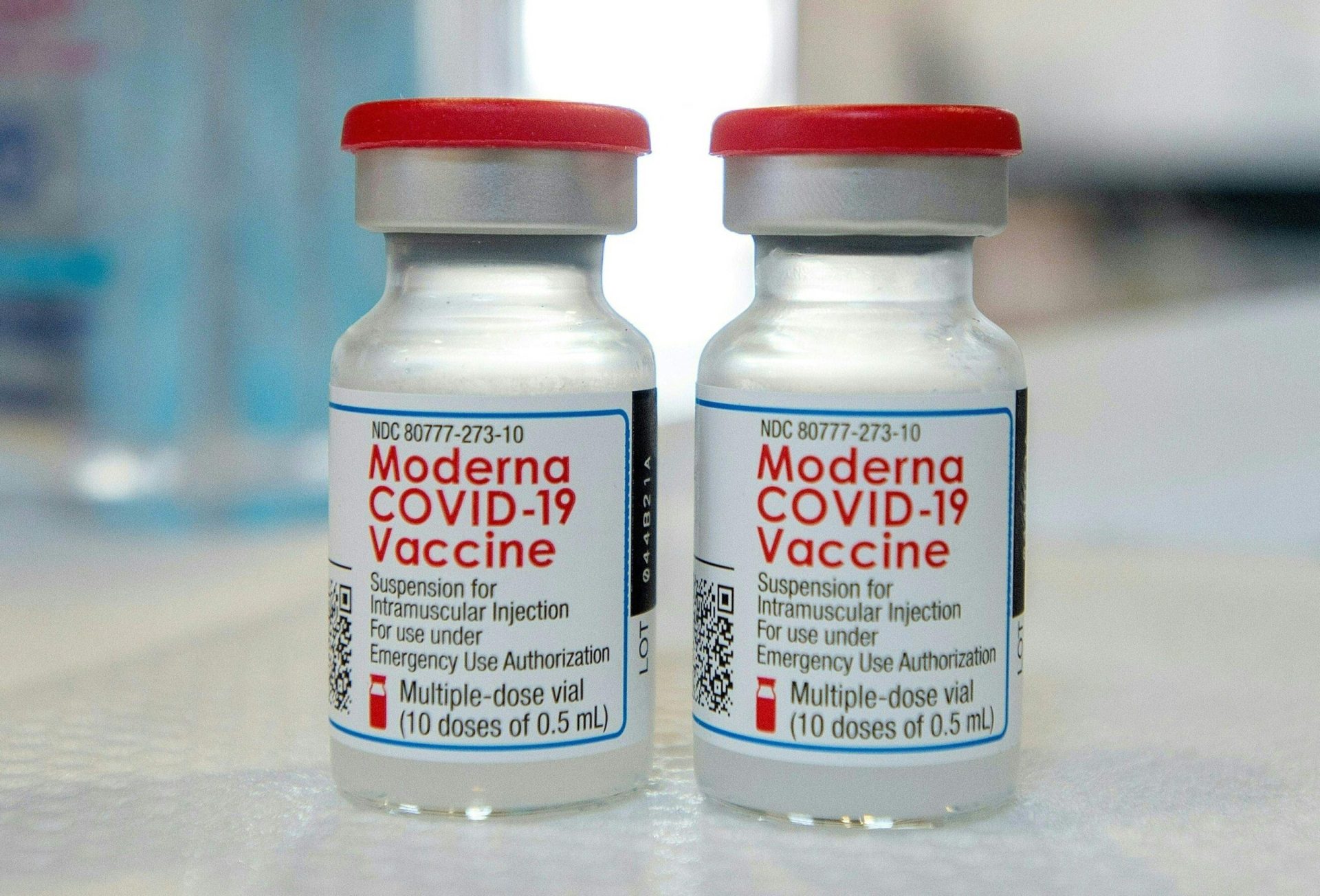 Infarmed recolhe lote de vacina Moderna contra a covid-19 e retira máscaras cirúrgicas do mercado