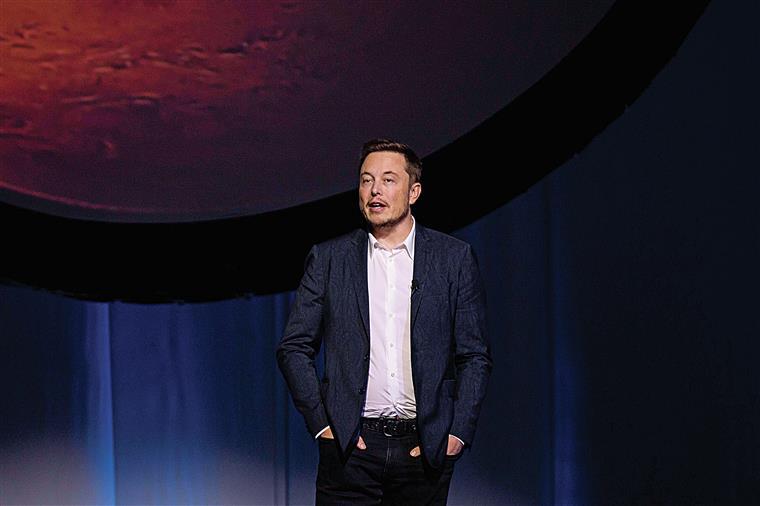 Elon Musk quer comprar Twitter por 38 mil milhões de euros