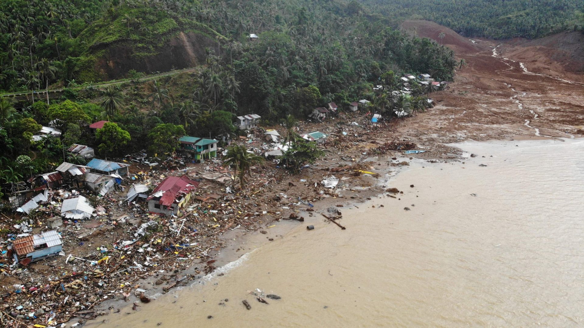 Tempestade Megi faz mais de 130 mortos nas Filipinas