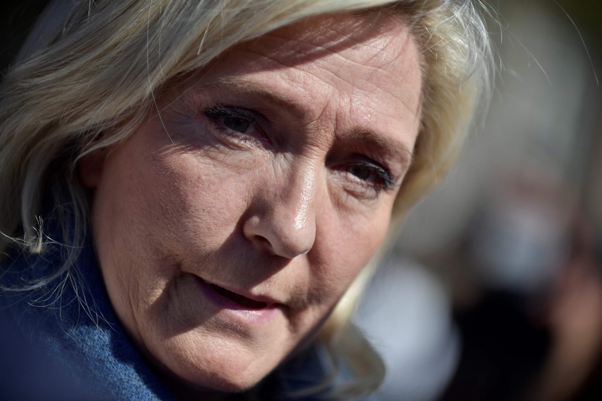 Marine Le Pen acusada de ter desviado dinheiro público europeu