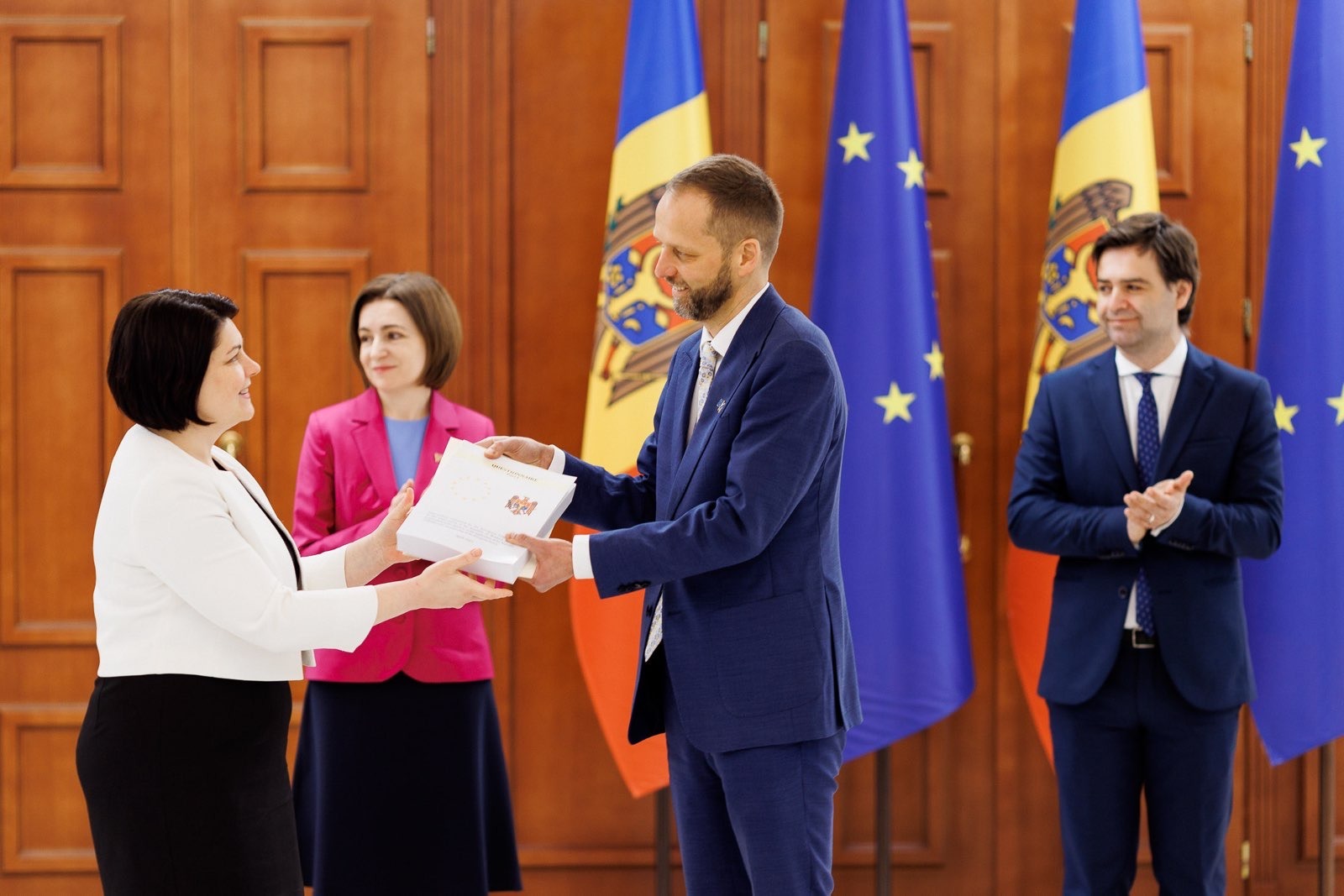 Moldávia entrega processo de adesão à União Europeia