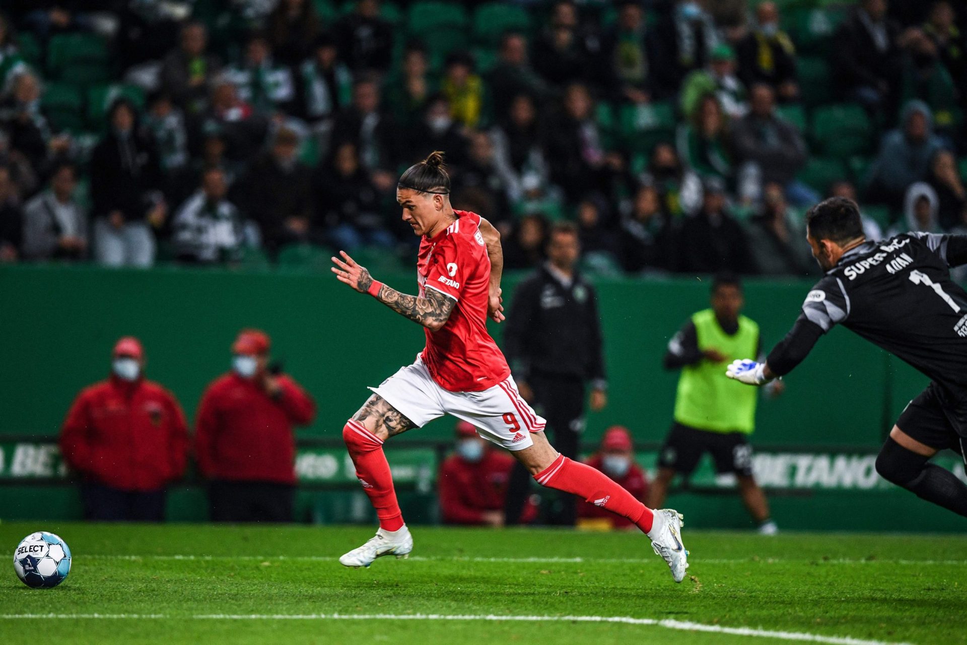 Benfica empata e luta pelo segundo lugar fica mais difícil