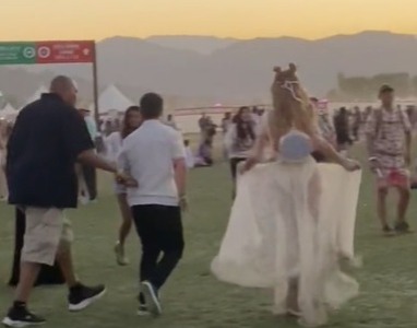 Vídeo do guarda-costas a perseguir Paris Hilton torna-se viral no Tik Tok