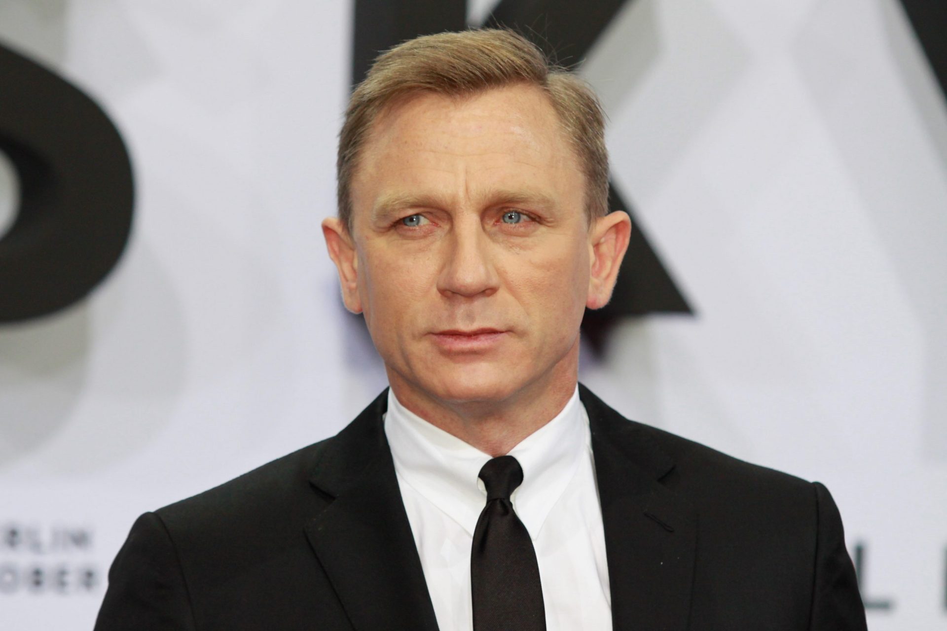 Daniel Craig testa positivo à covid-19