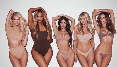 Os anjos de Kim. Nova campanha de Skims apresentada nos corpos de Heidi Klum, Tyra Banks e Alessandra Ambrósio