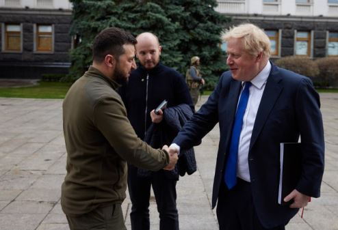 Boris Johnson encontra-se Zelensky em visita surpresa a Kiev