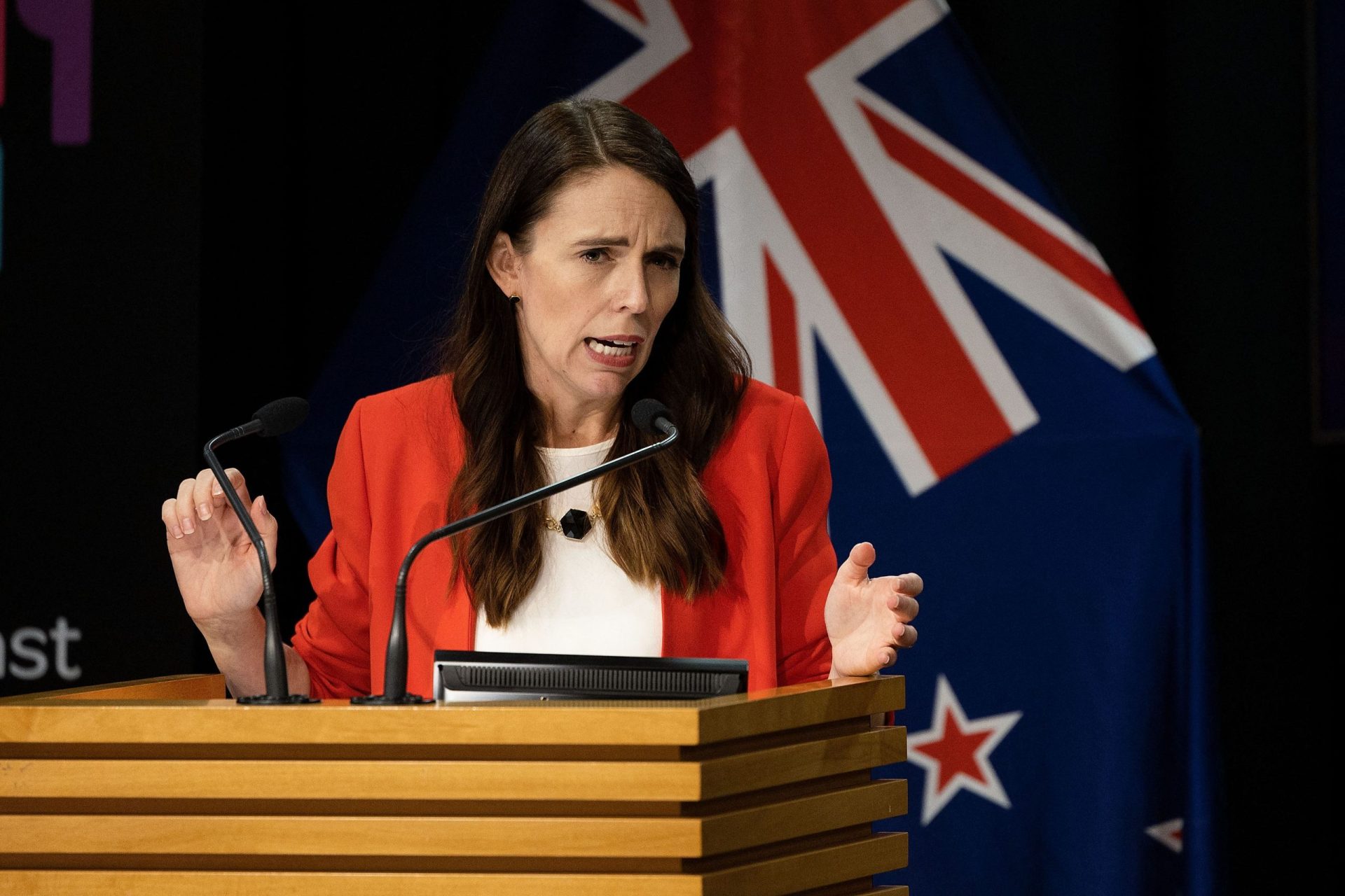 Fronteiras da Nova Zelândia vão reabrir dois meses antes da data planeada