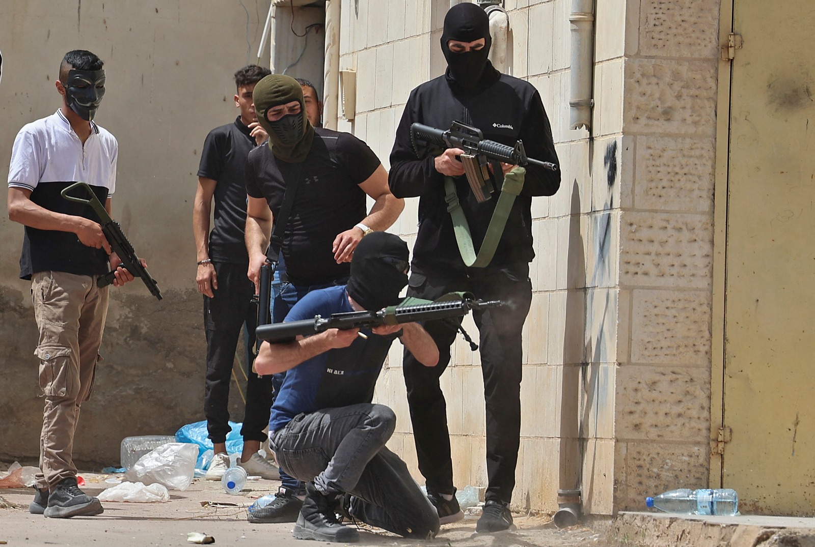 Pelo menos 13 palestinianos feridos em confrontos com Israel