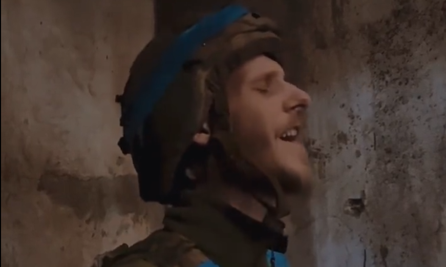 Militar ucraniano canta música vencedora da Eurovisão