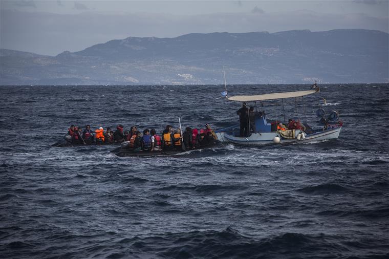 470 refugiados à espera de porto seguro para puderem desembarcar