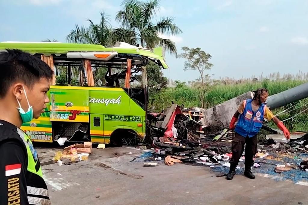 Acidente de autocarro provoca 14 mortos na Indonésia