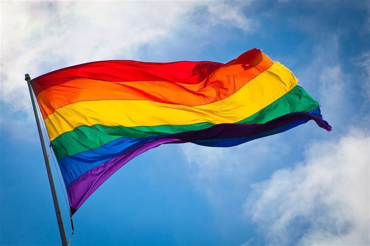 Câmara do Porto hasteia terça-feira bandeira LGBTI+