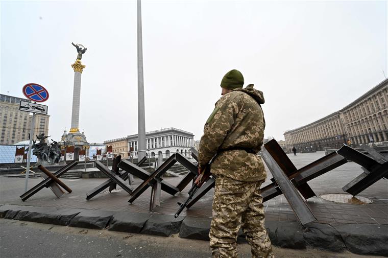 Tribunal Penal Internacional envia a “maior equipa de sempre” para investigar possíveis crimes de guerra na Ucrânia