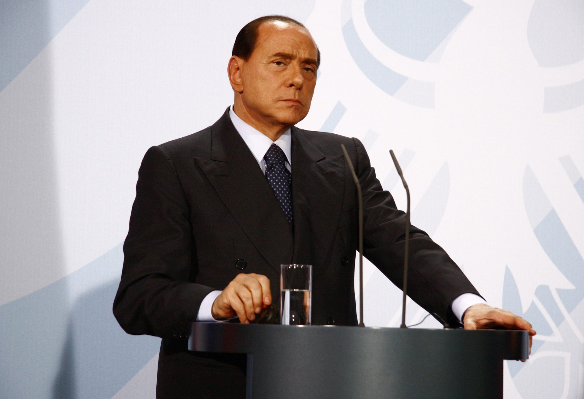 Procuradoria de Milão acusa Silvio Berlusconi de ter &#8220;escravas sexuais&#8221; nas suas festas