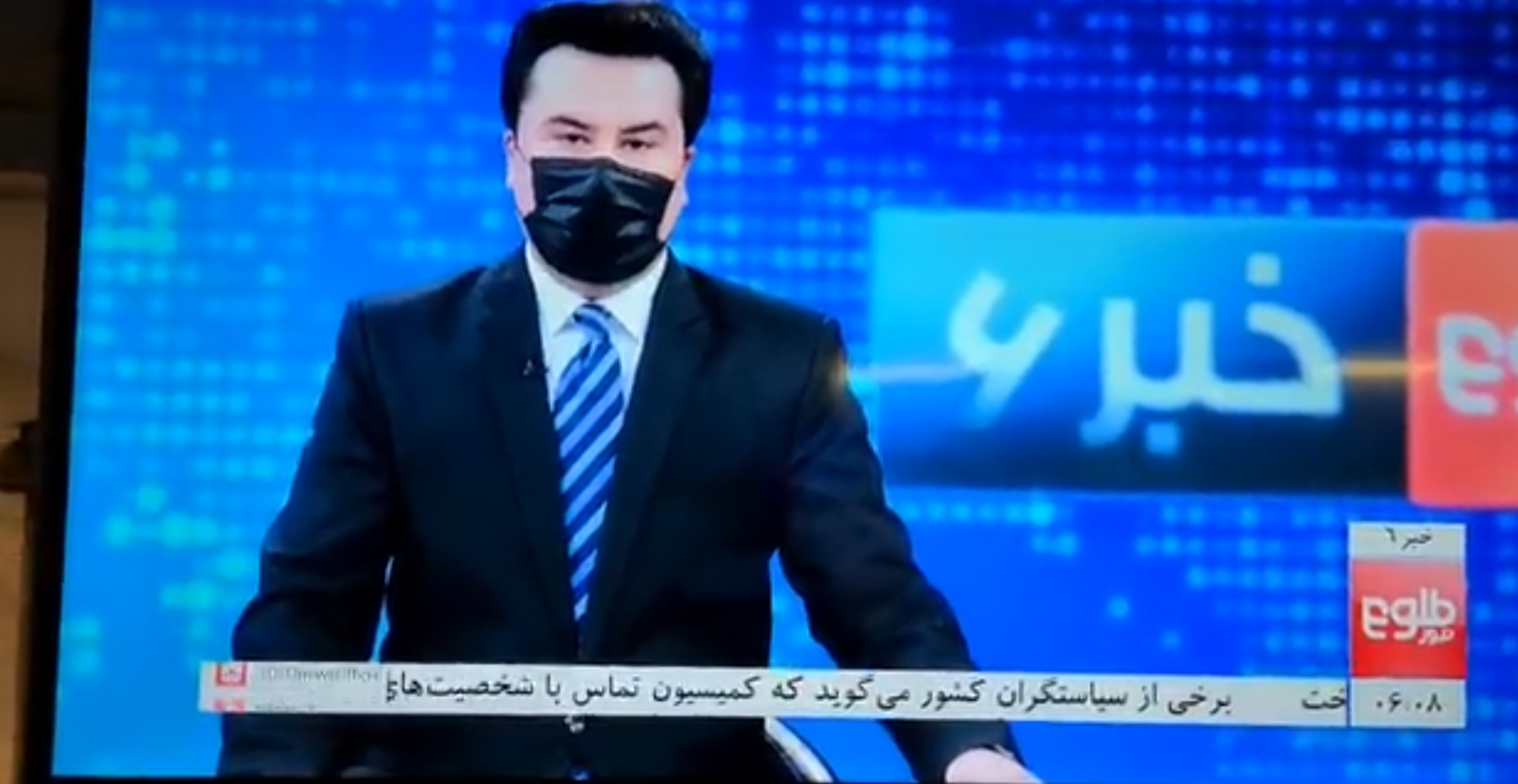 &#8220;Free Her Face&#8221;: Apresentadores de televisão afegãos tapam a cara num gesto de solidariedade com colegas do sexo feminino