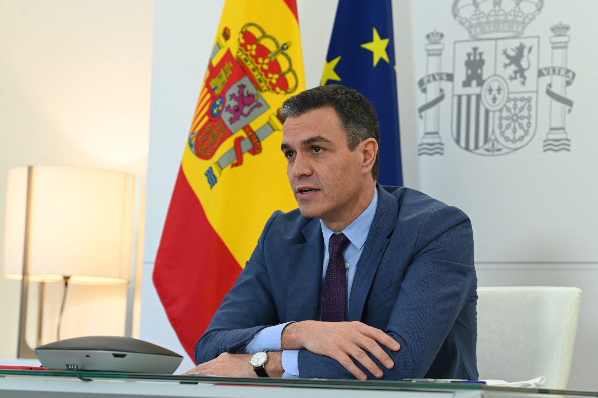 Governo apresenta queixa depois de telemóveis de Pedro Sánchez e ministra da Defesa terem sido alvo de escutas
