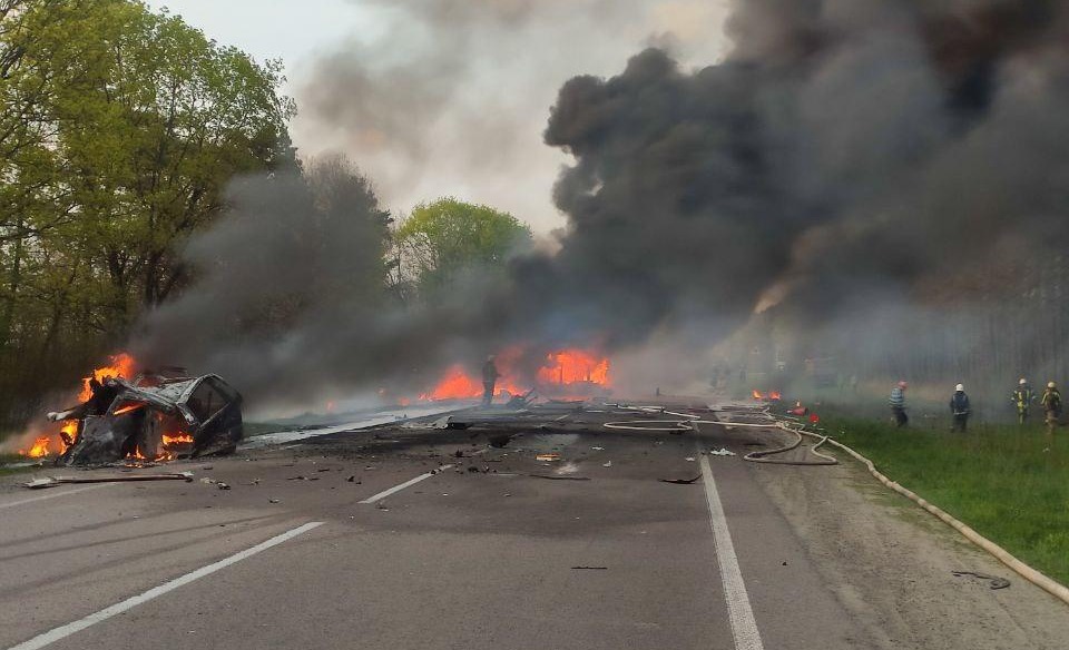Choque entre autocarro e camião-tanque na Ucrânia provoca 24 mortos