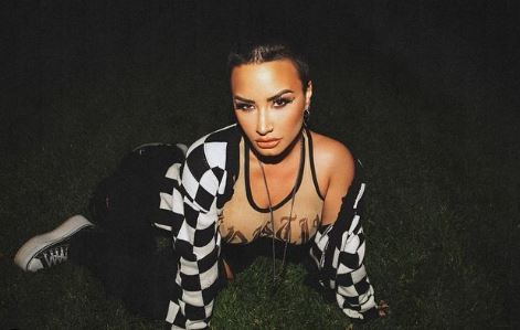 Demi Lovato abraça a sua “dualidade” com novas tatuagens