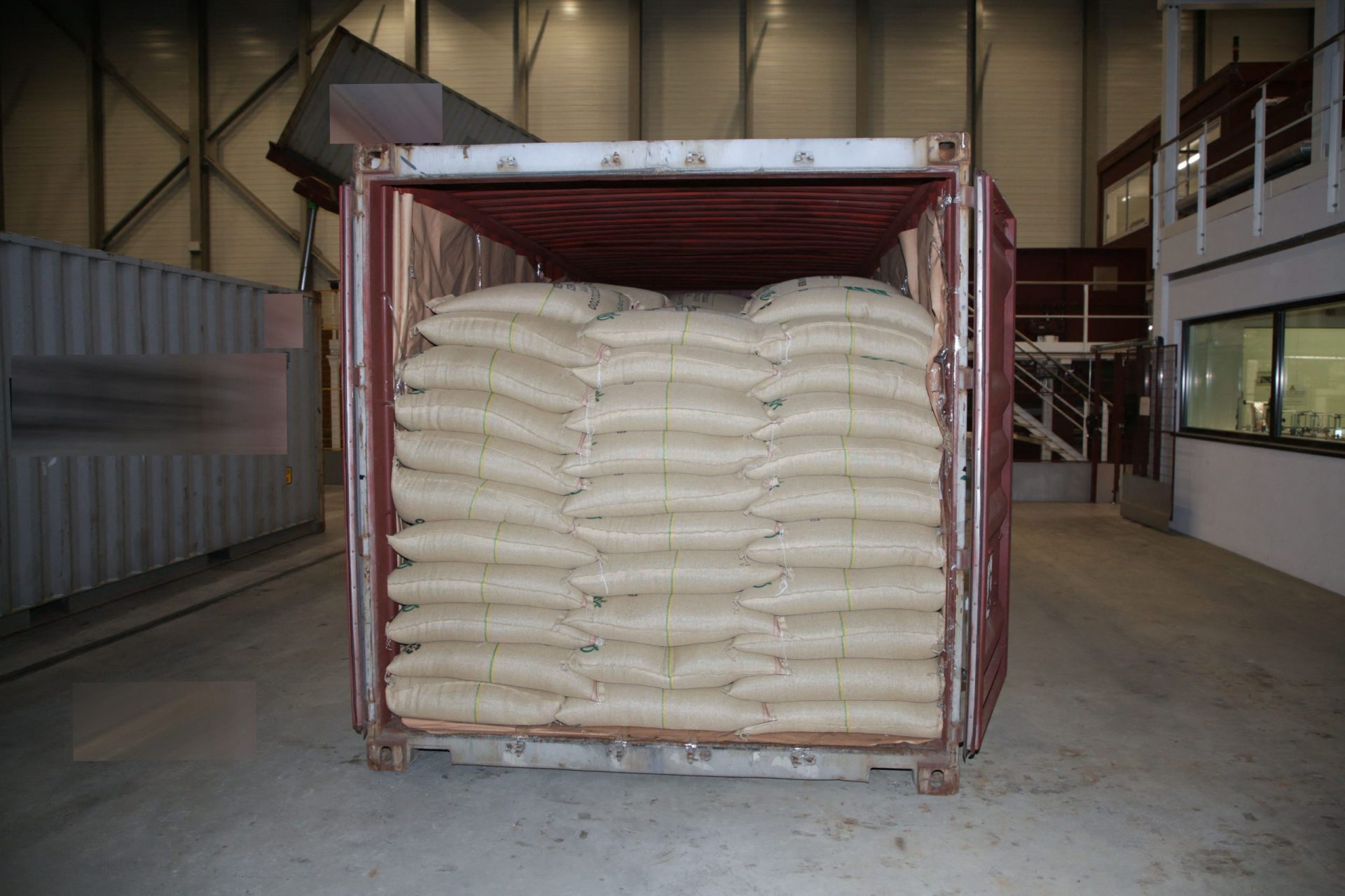 Trabalhadores de uma fábrica da Nespresso encontram 500 quilos de cocaína em sacos de grãos de café