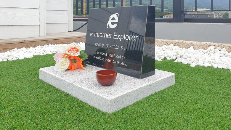 Sul-coreano faz lápide para eternizar a ‘morte’ do navegador Internet Explorer