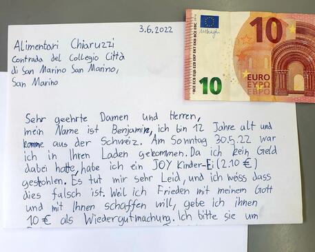 Criança envia carta com pedido de desculpa e dinheiro depois de ter roubado ovo Kinder a comerciante