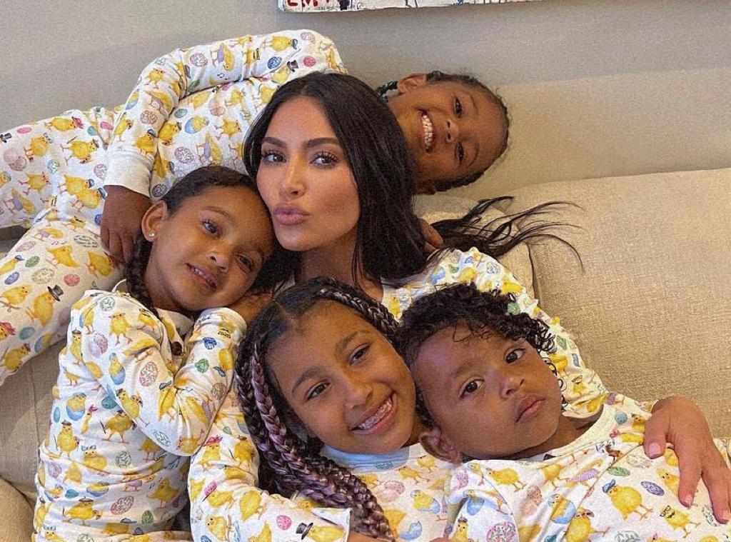 Kim Kardashian repreende filho em direto