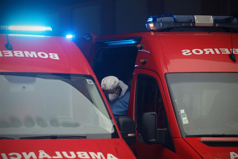 Mulher encontrada inconsciente após incêndio num prédio em Matosinhos