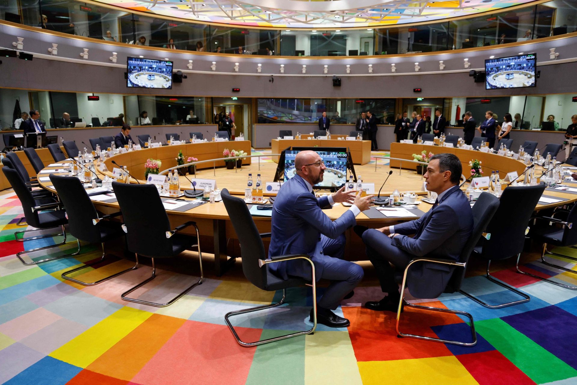 Conselho Europeu aprova estatuto de país candidato à UE da Ucrânia e Moldova