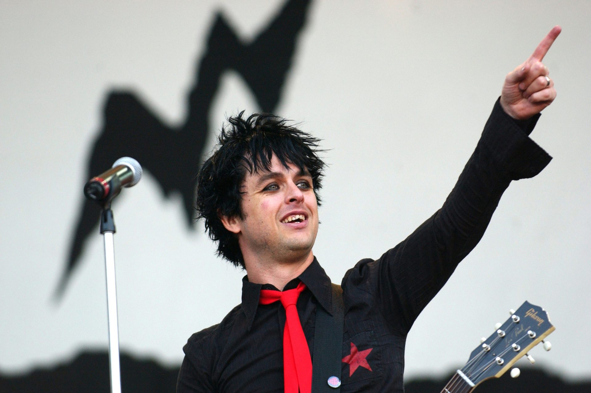 Vocalista dos Green Day quer renunciar à cidadania norte-americana após decisão sobre aborto nos EUA