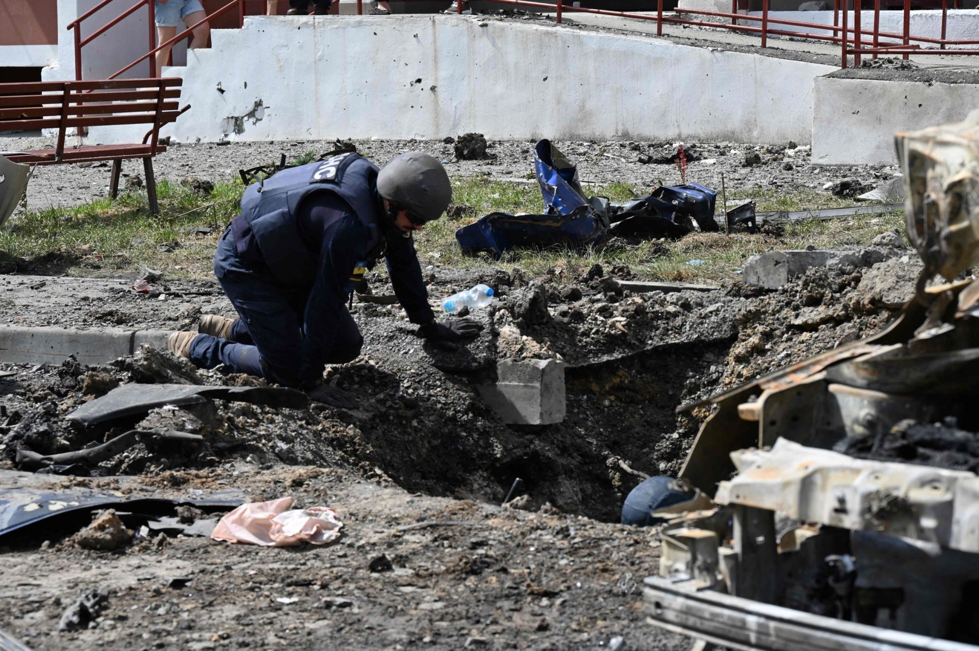 Mais de 100 cadáveres encontrados em escombros na cidade de Mariupol