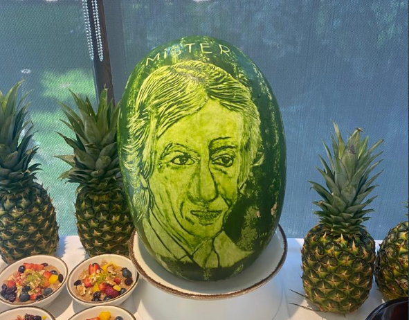 Chefe de cozinha do Fenerbahçe desenha rosto de Jorge Jesus numa melancia