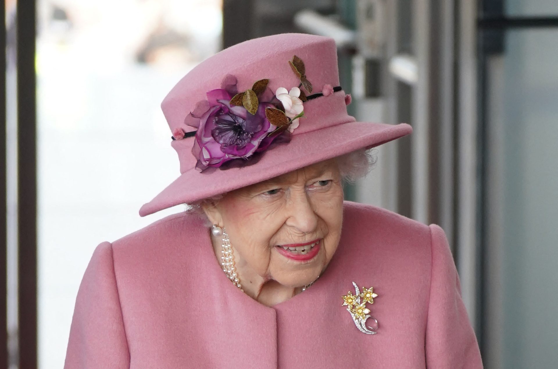 Rainha Isabel II vai falhar missa do jubileu