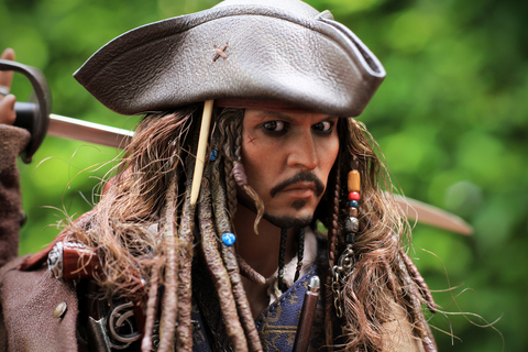 Representantes de Johnny Depp negam regresso do ator à saga “Piratas das Caraíbas”