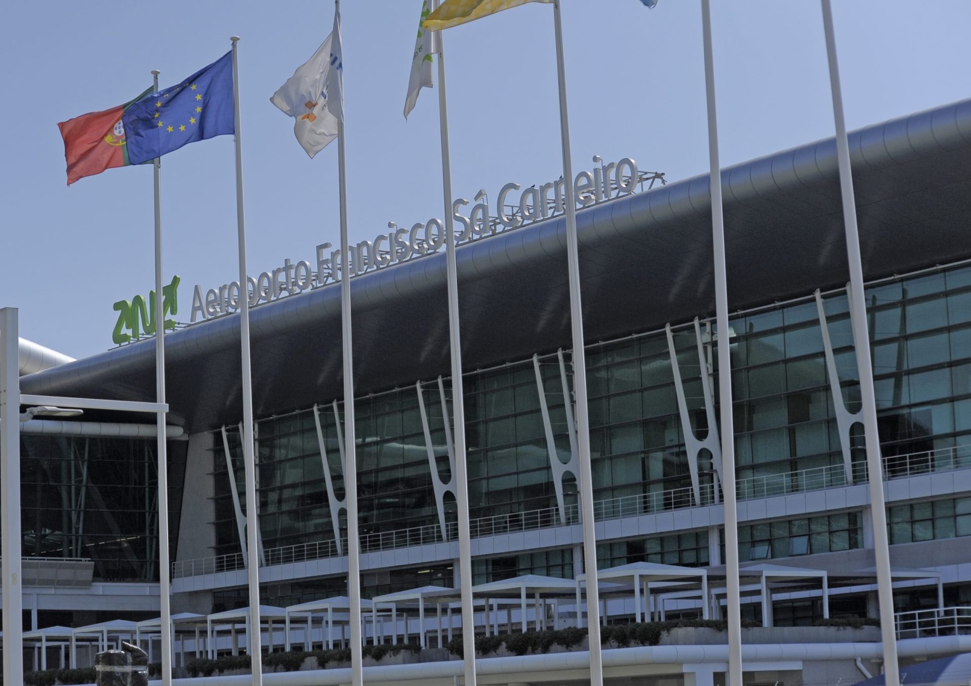 Sete funcionários do aeroporto do Porto constituídos arguidos por furto de bagagens e carga