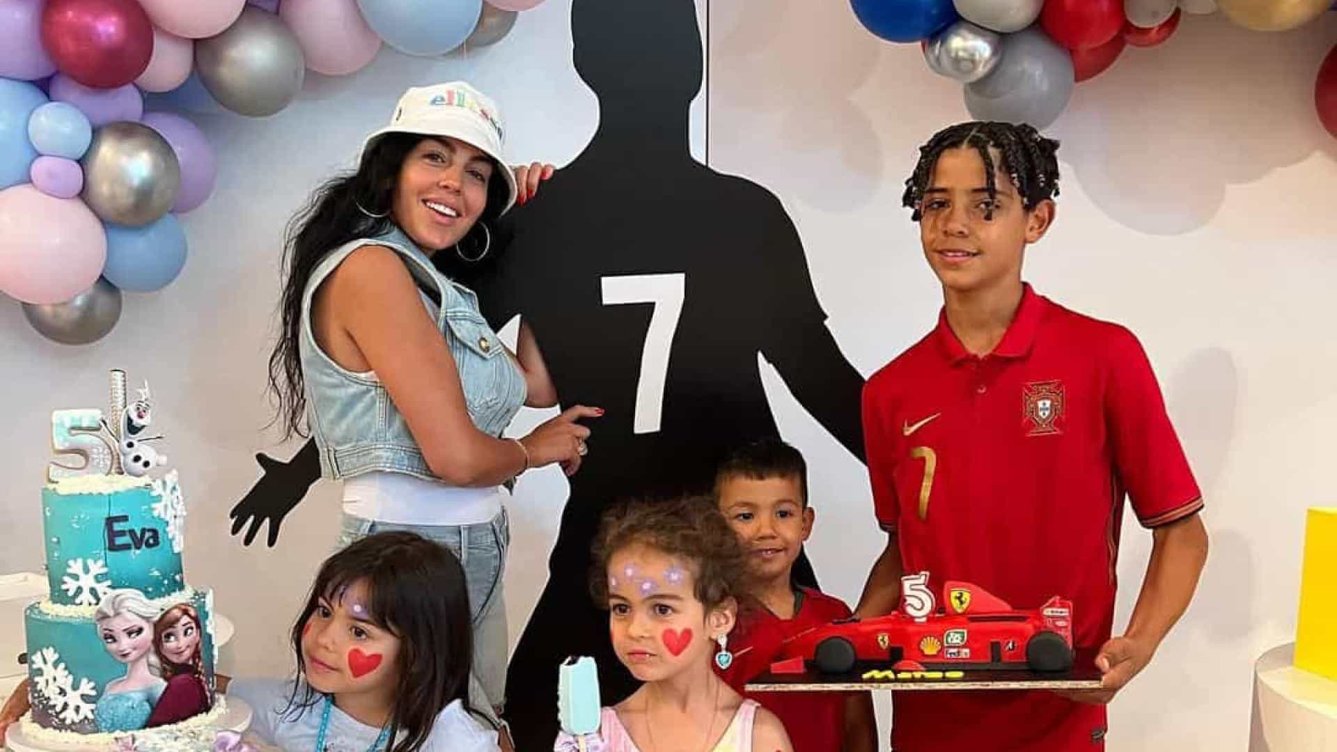 Filhos de Cristiano Ronaldo celebram aniversário sem o pai em dia de festa a dobrar