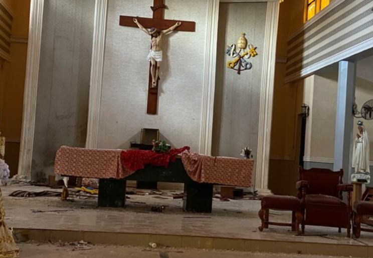 Ataque a igreja na Nigéria matou mais de 50 pessoas