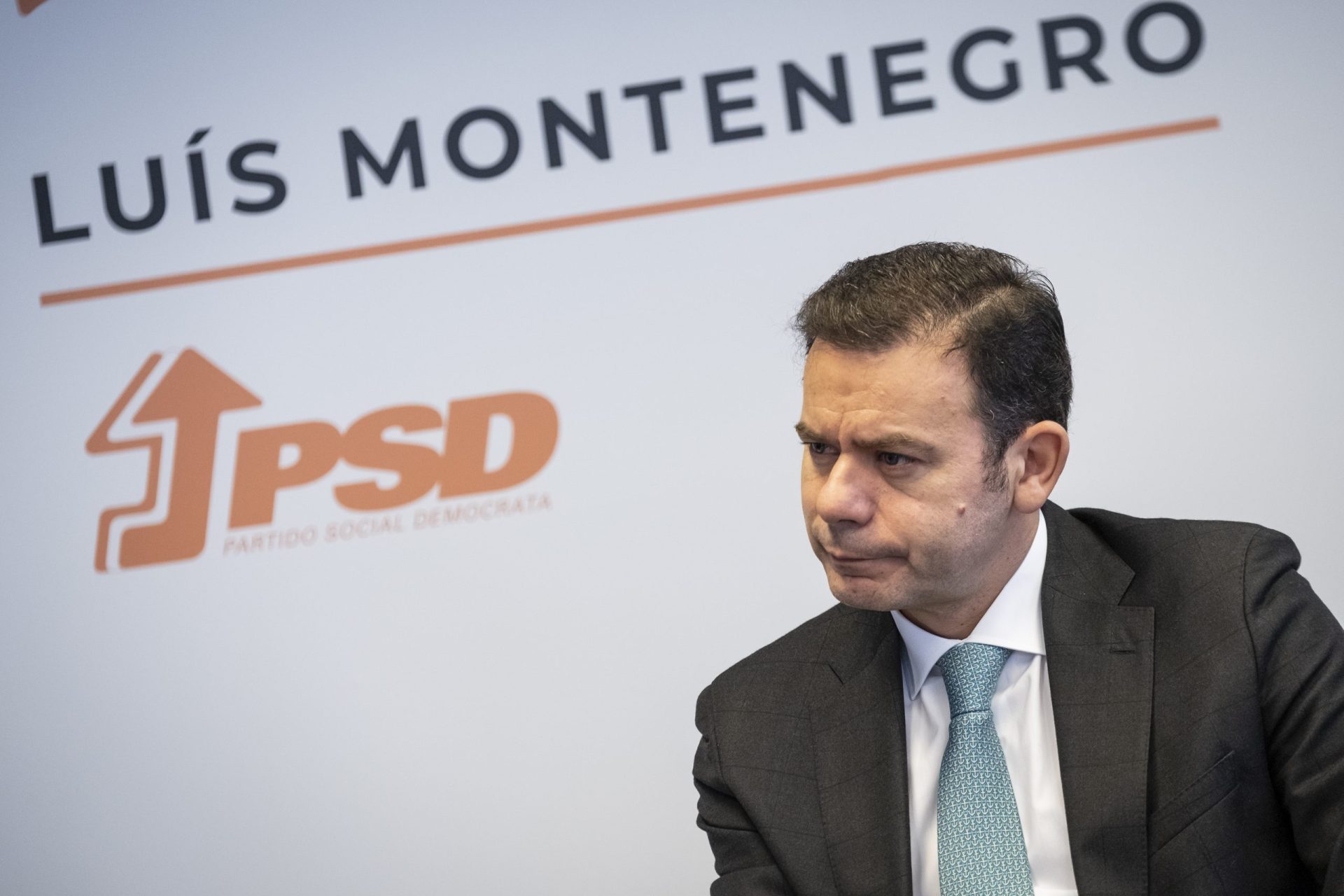 Montenegro afirma que governo “caiu de podre” e não por causa de um processo judicial