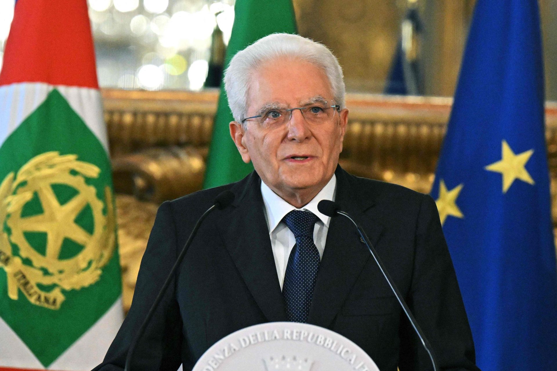 Presidente italiano dissolve parlamento e Itália irá para eleições antecipadas