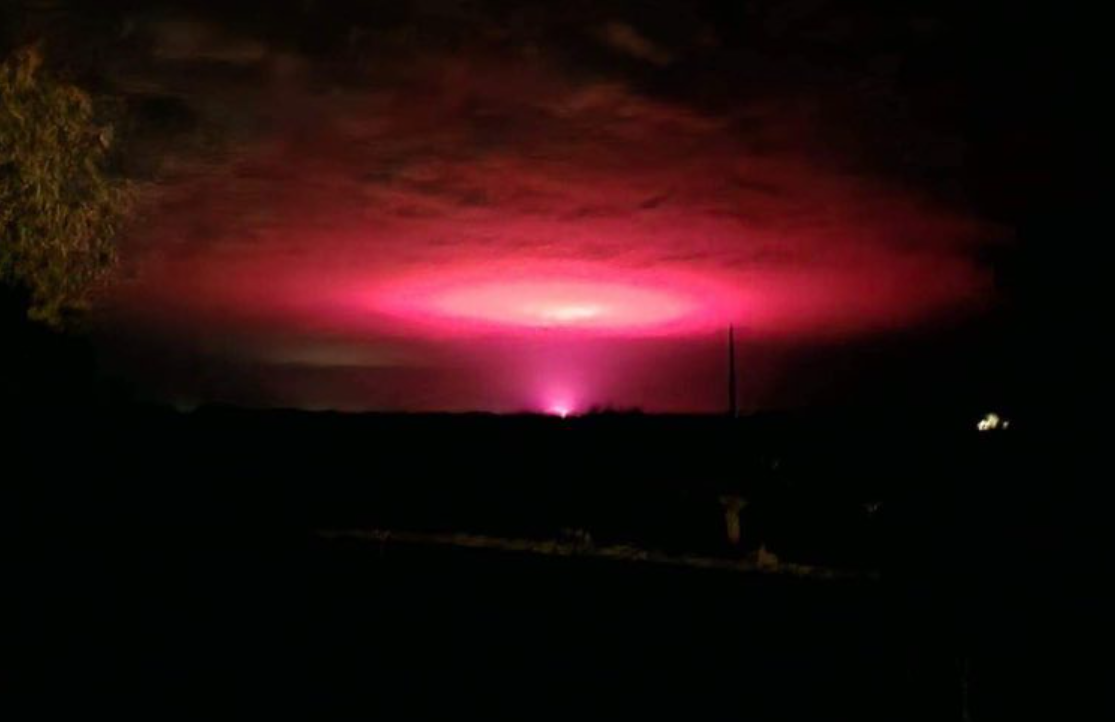 Céu na Austrália fica cor-de-rosa depois de ter sido iluminado com canábis
