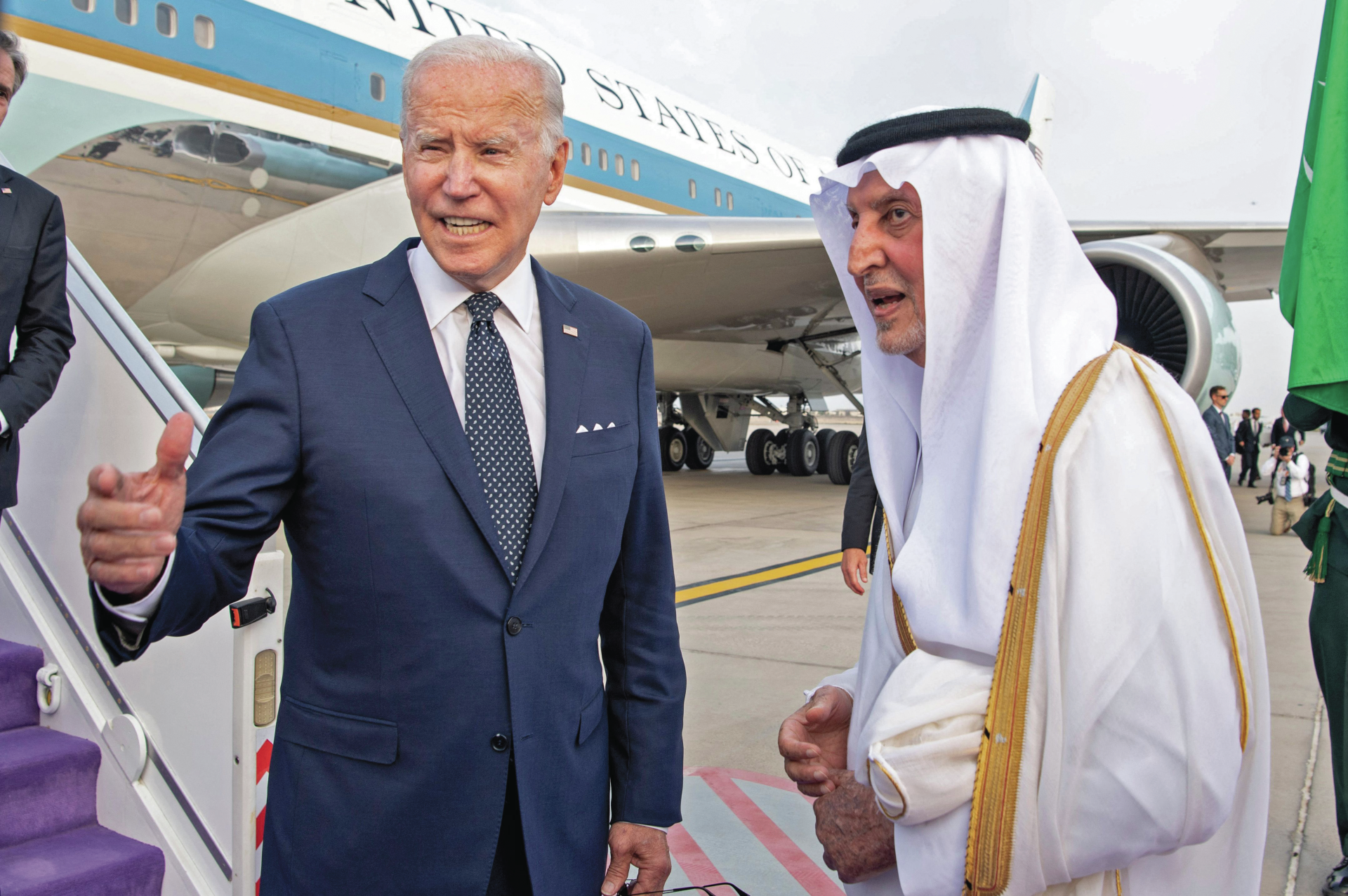 Biden volta da Arábia Saudita de mãos a abanar