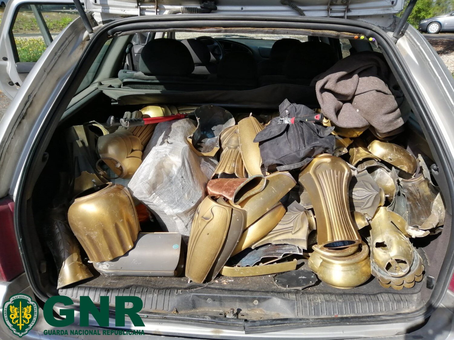 GNR recupera peças de arte sacra durante ação policial na A1