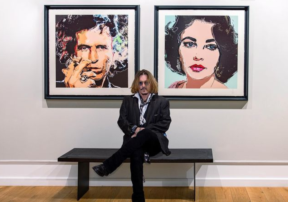 Johnny Depp inaugurou a sua primeira exposição de arte e arrecadou mais de três milhões de euros